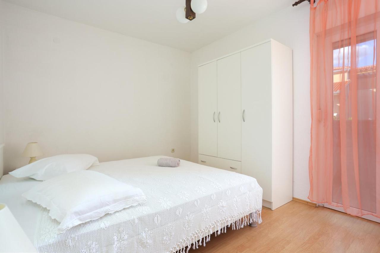 Apartments By The Sea Poljica, Trogir - 19316 Marina Ngoại thất bức ảnh